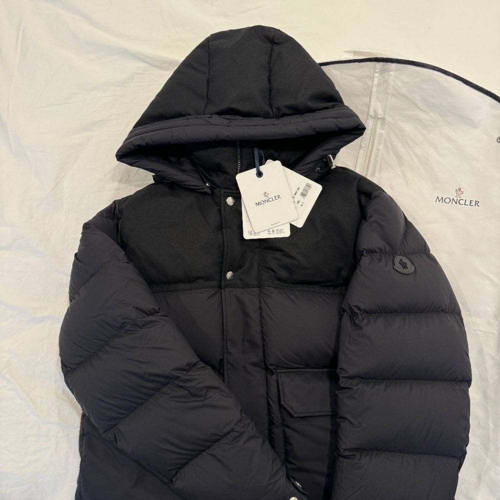 Moncler Mussala Short Down Jacket Size 5 Black